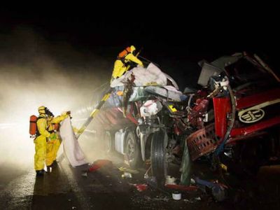 There are lots of hydrogen fluoride water tank leak rescue site